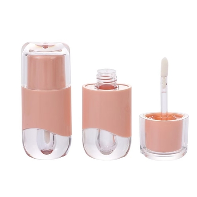 El tubo de esmalte de labios ovalado de 2.3ml de color se puede personalizar con el cepillo