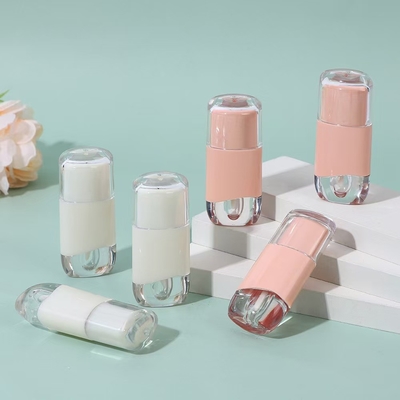 El tubo de esmalte de labios ovalado de 2.3ml de color se puede personalizar con el cepillo