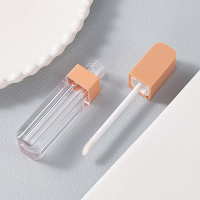 El tubo de plástico de 4 ml con tapa cuadrada es fácil de transportar
