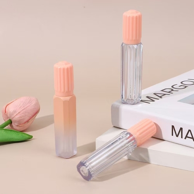 Cubierta de diseño de engranaje con pincel plástico tubo de esmalte labial en varios colores