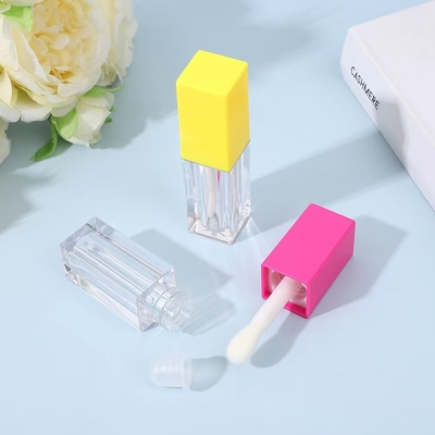 Tubo cuadrado de plástico para el esmalte labial con cepillo Tipo cosmético de brillo labial Color personalizado 4.9ml
