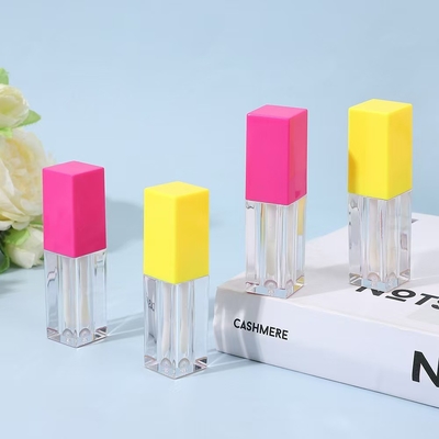 Tubo cuadrado de plástico para el esmalte labial con cepillo Tipo cosmético de brillo labial Color personalizado 4.9ml