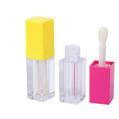 Tubo cuadrado de plástico para el esmalte labial con cepillo Tipo cosmético de brillo labial Color personalizado 4.9ml