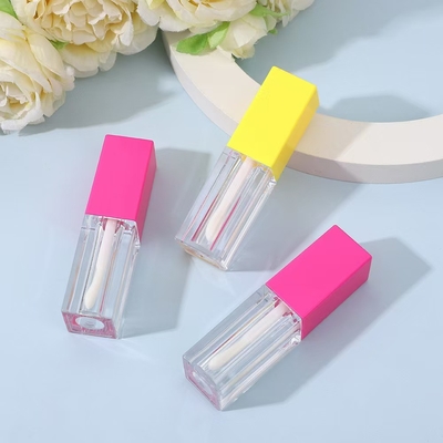 Tubo cuadrado de plástico para el esmalte labial con cepillo Tipo cosmético de brillo labial Color personalizado 4.9ml
