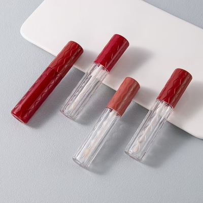 Botella de plástico de tubo de esmalte labial adecuado para todos los tipos de piel en varios colores