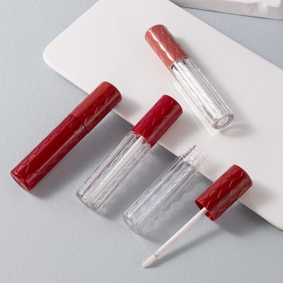 Botella de plástico de tubo de esmalte labial adecuado para todos los tipos de piel en varios colores