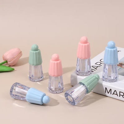 Tipo cosmético Gloss labial 4.5ml tubo de plástico con tapa en forma de paraguas en varios colores