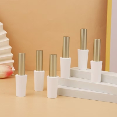 Cosméticos esencial opaco tubo de esmalte labial con aplicador de cepillo conveniente
