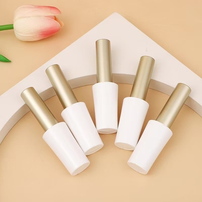 Cosméticos esencial opaco tubo de esmalte labial con aplicador de cepillo conveniente