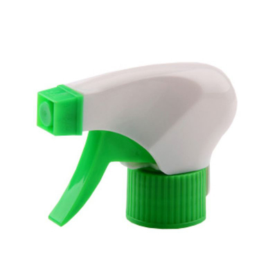 Varios 28 / 410 pulverizadores de plástico utilizados en botellas para el cuidado de la piel