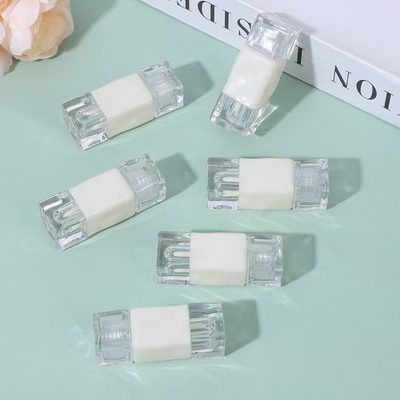 Plastic Lip Gloss Stick Empty Tube Container with Customized Logo and 2.6ML Capacity (Contenedor de tubo vacío con logotipo personalizado y capacidad de 2.6ml)