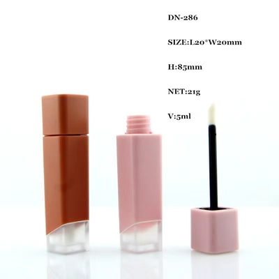 Tubo de brillo labial personalizado de 5 ml con embalaje vacío de color mate