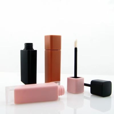Tubo de brillo labial personalizado de 5 ml con embalaje vacío de color mate