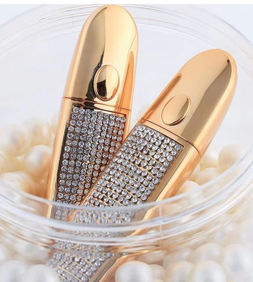Solución de embalaje cosmético oval 10g tubo de lápiz labial con tapa de tornillo y detalle de piedra