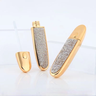 Solución de embalaje cosmético oval 10g tubo de lápiz labial con tapa de tornillo y detalle de piedra