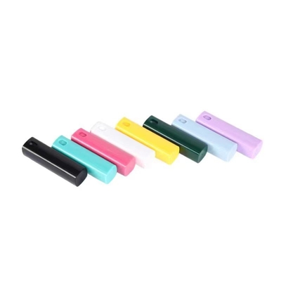 Pluma de perfumes PP de forma cuadrada y colorida para una fumigación de fragancias sin esfuerzo y precisa