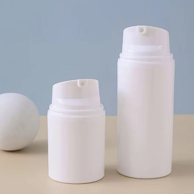 Embalaje normal 30 ml Dispensador de plástico sin aire Botella de soporte de bomba Personalización