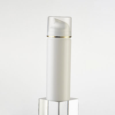 Botella airless de plástico PP personalizada con diseño cuadrado para una conservación superior y una evacuación del producto al 100%