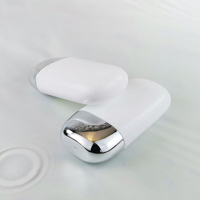 Botella de crema solar de plástico PP al por mayor con tapa de doble carcasa plateada en tamaños de 30 g y 50 g