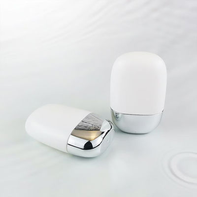 Botella de crema solar de plástico PP al por mayor con tapa de doble carcasa plateada en tamaños de 30 g y 50 g