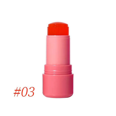 Diseño elegante 5 ml tubo de brillo labial con colores personalizados para una aplicación precisa