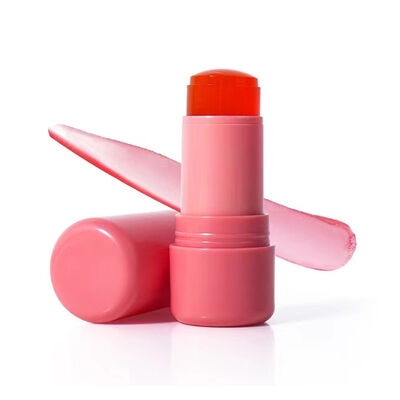 Diseño elegante 5 ml tubo de brillo labial con colores personalizados para una aplicación precisa